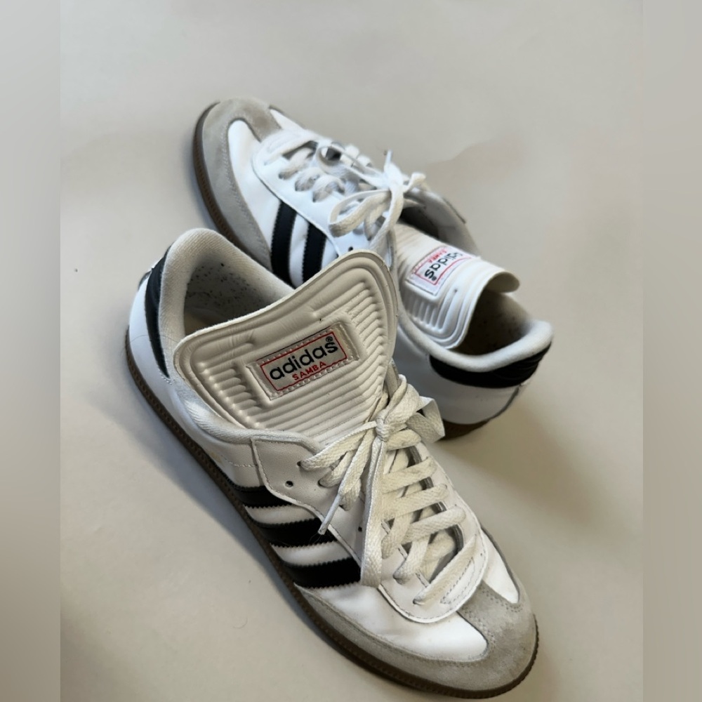 White/black adidas sambas men’s 9.5